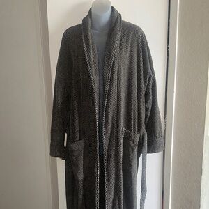 Croft & Barrow Black and Cream Textured Garment